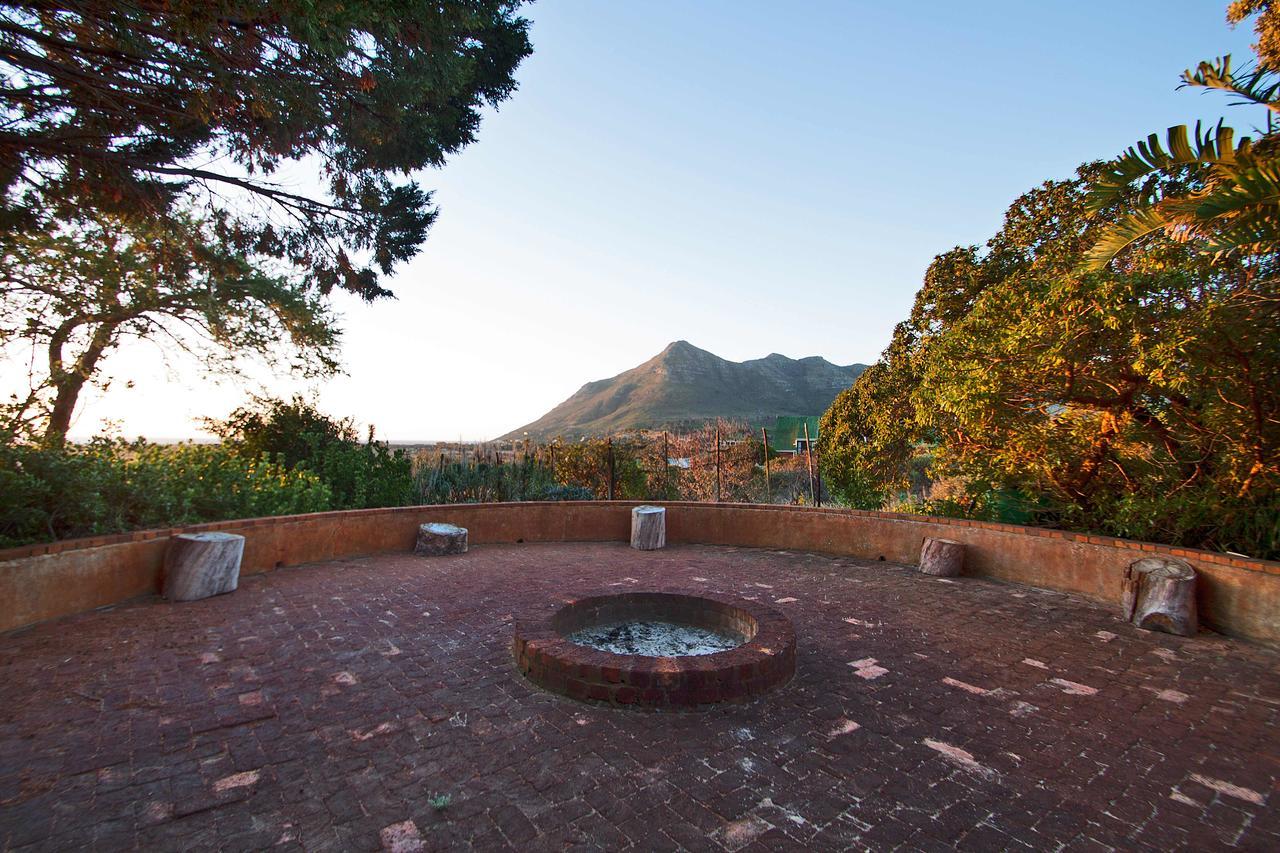 Wild Rose Country Lodge Noordhoek Exterior photo